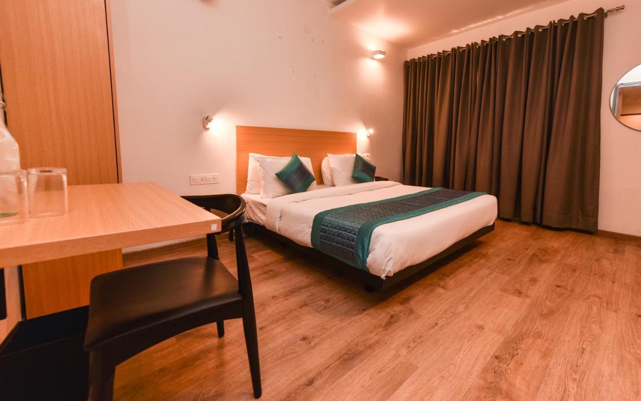 Hotel Admire Inn "Near Atal Chowk, Sector 15, Vasundhara" 가지아바드 외부 사진