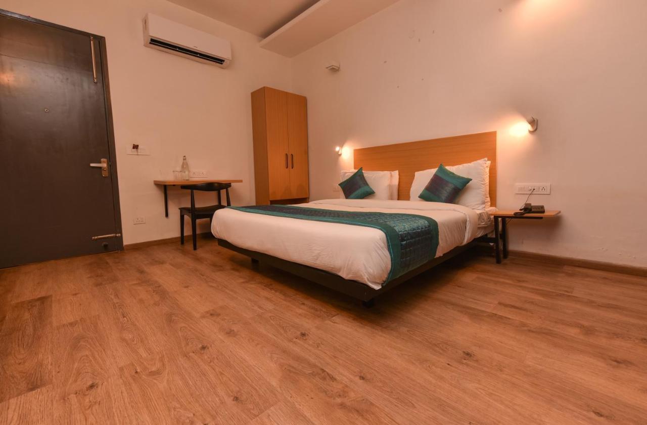 Hotel Admire Inn "Near Atal Chowk, Sector 15, Vasundhara" 가지아바드 외부 사진