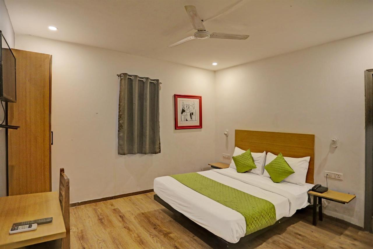 Hotel Admire Inn "Near Atal Chowk, Sector 15, Vasundhara" 가지아바드 외부 사진